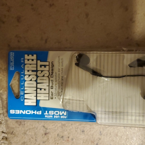 Sanyo Cellular Hands-free Headset with Earbud - Picture 2 of 3